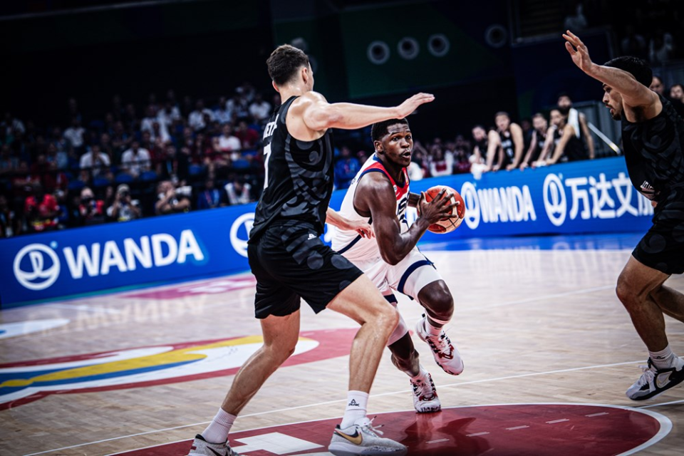 洛杉矶快船训练开放日,加时末段强势反弹引欢呼,欧超杯在即,心理建设被强调 洛杉矶快船训练开放日,加时末段强势反弹引欢呼,欧超杯在即,心理建设被强调