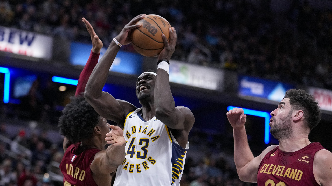 包含西亚卡姆迎来十二赛季高光表现，雄鹿球迷沸腾！的词条